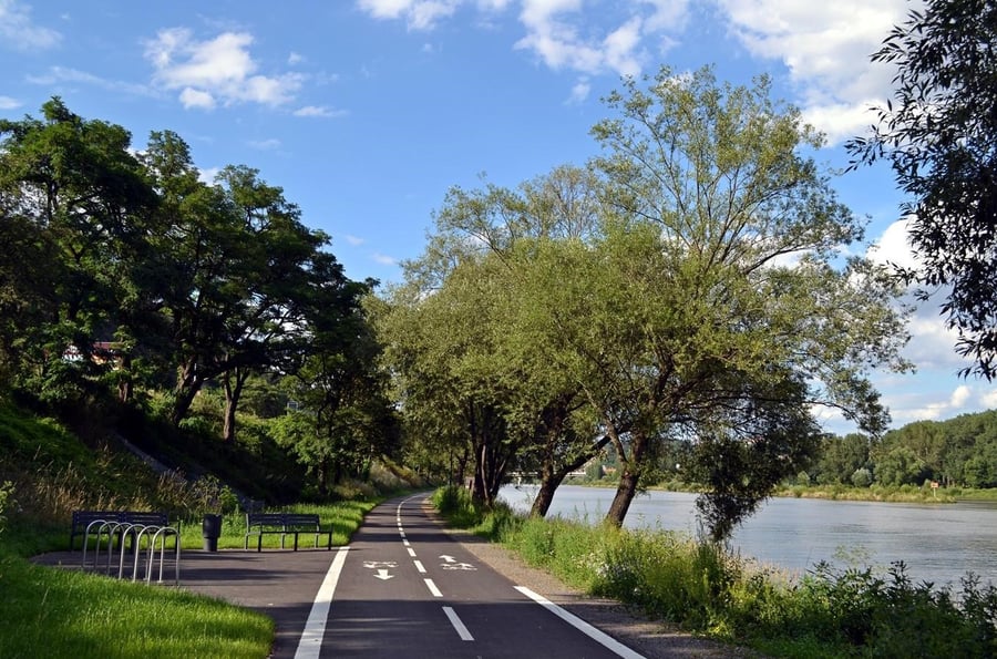 Cycle route A1 - from Prague to Karlštejn along the Berounka