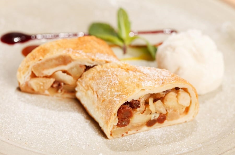 Žižkov strudel - taste traditional drawn strudel