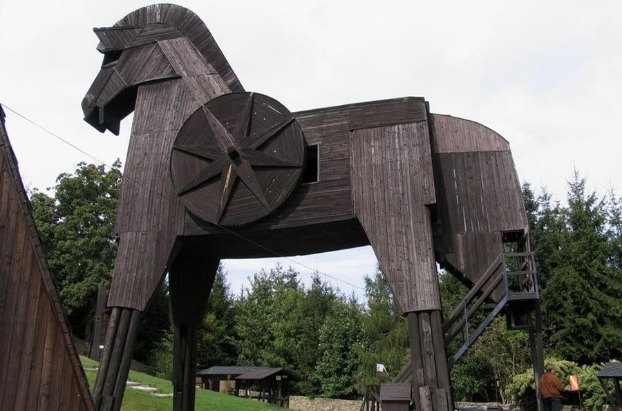 Trojan horse in Bouzov - the largest wooden horse in the world