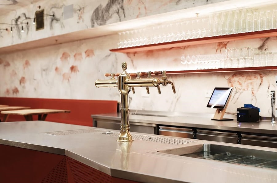 Red Deer - the largest restaurant in Prague