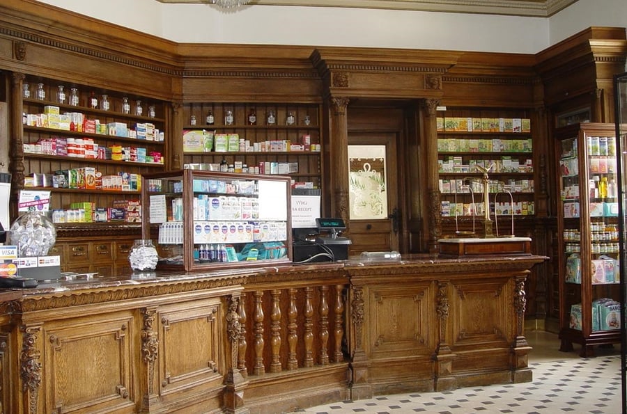 Fragner's pharmacy U Černého orla on Malostranské náměstí