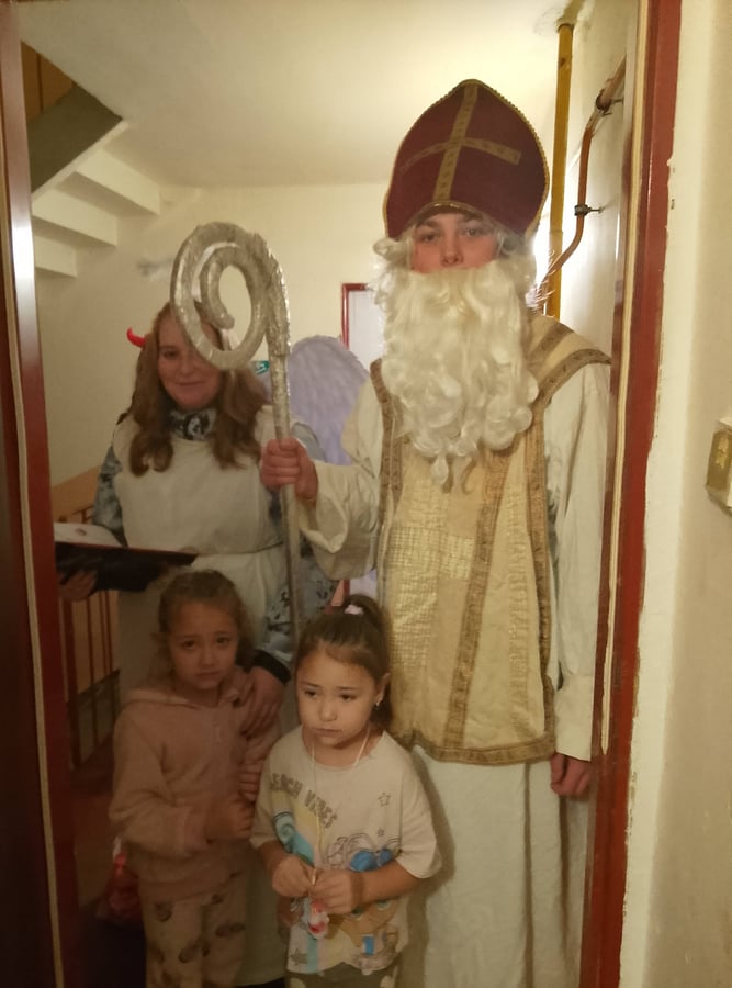 Dobrý chci vás s celého srdce poprosit i pomoc z drogerkou a dárkem pro děti na Vánoce