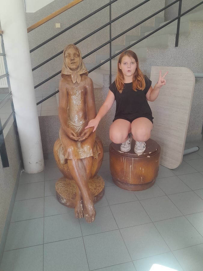 Potraviny, dárky pro děti.