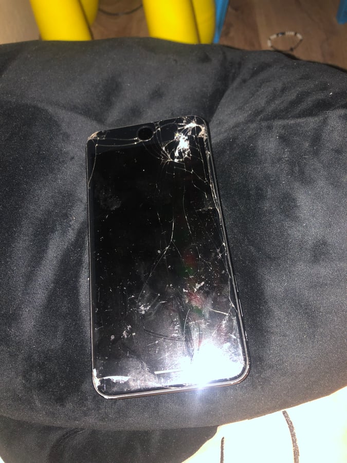 Moc vás prosil nemohu se z nikým spojit když někdo vola tak já toho dotyčného slyším a on me ne je to velmi důležitý Mobilní chytrý telefon můj odešel nemohu si dovolit koupit nový nejlépe aby ro nebyl android děkuji