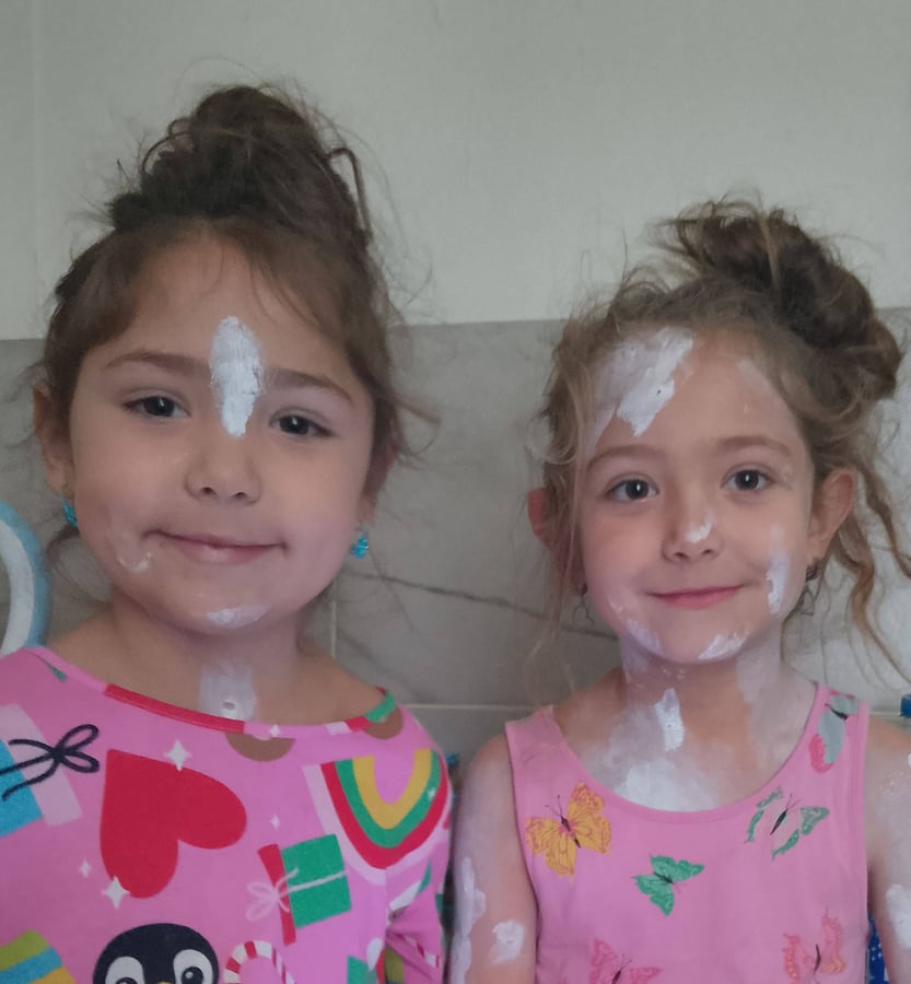 Dobrý den jsem maminka samozivitelka bydlím s dcerama na malé vesnici kde to nemáme vůbec jednoduché strašně bych vás chtěla poprosit o pomoc s nákupem jídla a léky pro mé dvě dcery take k nám zajíždí kosik.cz předem strašně moc děkuji