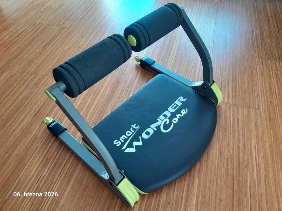 Posilovač břišních svalů.