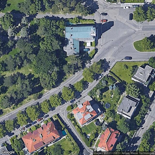náměstí před bateriemi před kostelem/tatranem střešovice