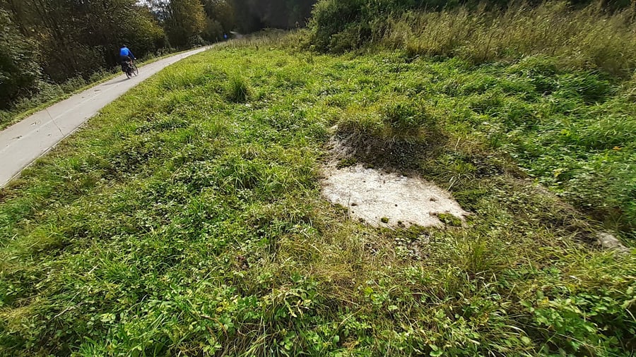 Guľometné podzemné hniezdo - bunker "Tobruk"