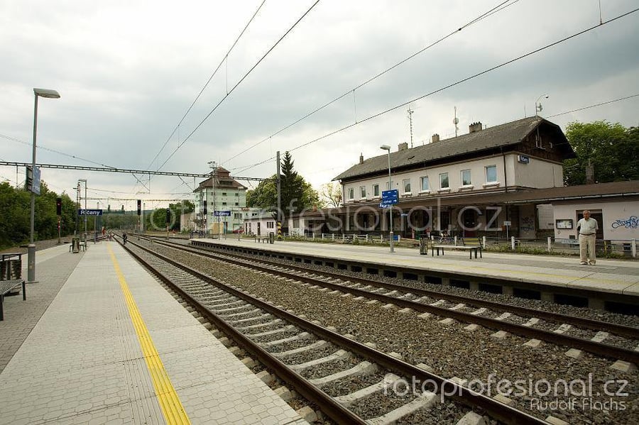 Nádraží Říčany