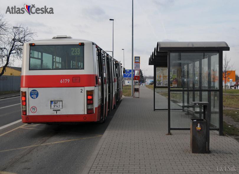 Obchodní centrum Čakovice