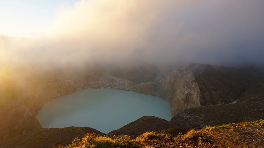 Kelimutu - tříbarevná sopečná jezera