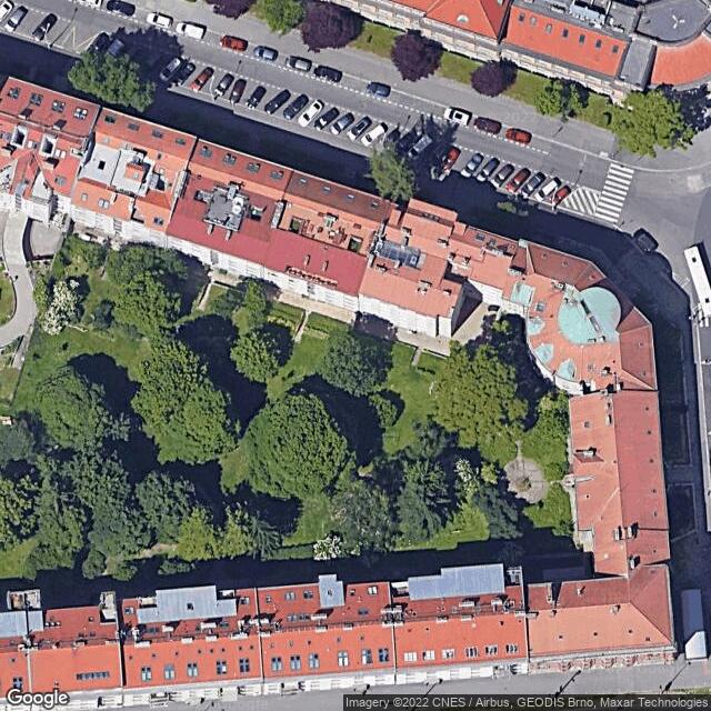 Kompostér ve dvorku