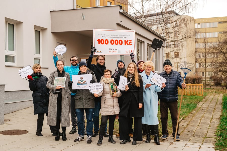 Komunitní zahrada ZahradniČtení, u Knihovny města Olomouce, pobočky Jungmannova, Jungmannova 25, Olomouc