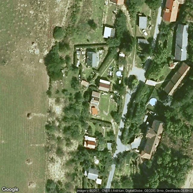 Tříkomora