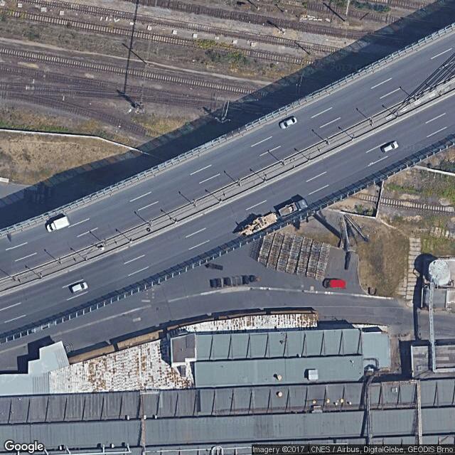 Y529 – most na Jižní Spojce přes seřaďovací nádraží Praha-Vršovice (lanový most)