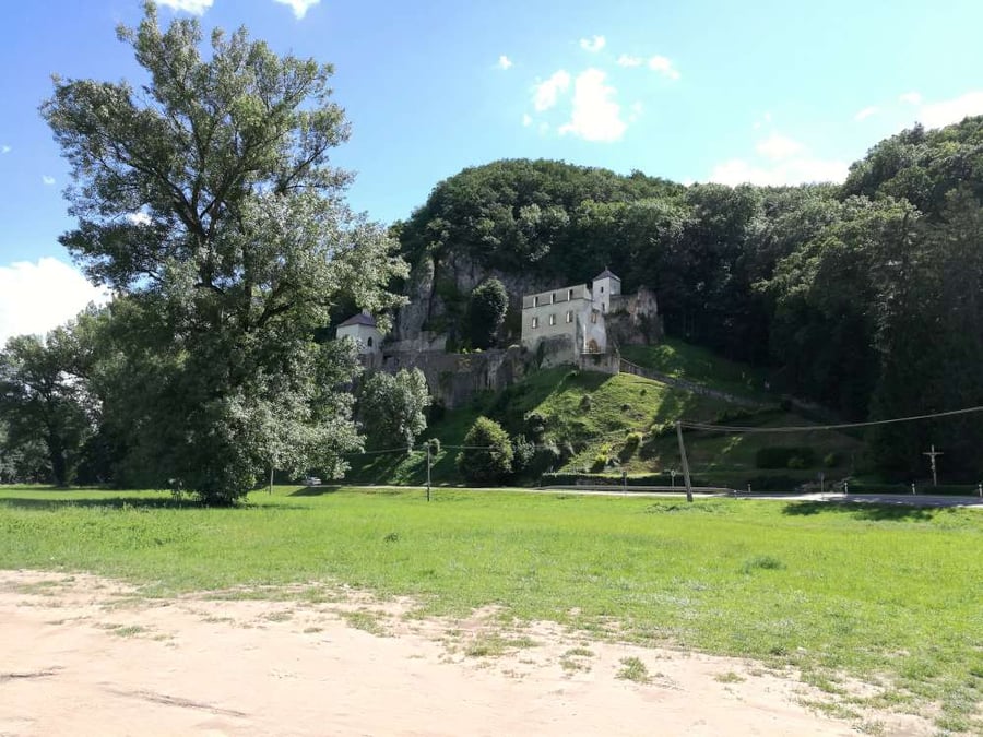 KLÁŠTOR VEĽKÁ SKALKA