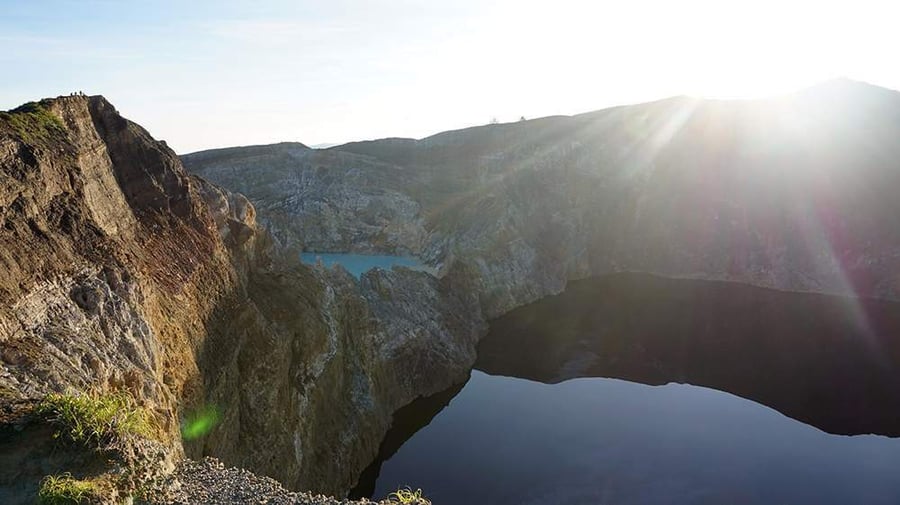 Kelimutu -  tříbarevná sopečná jezera