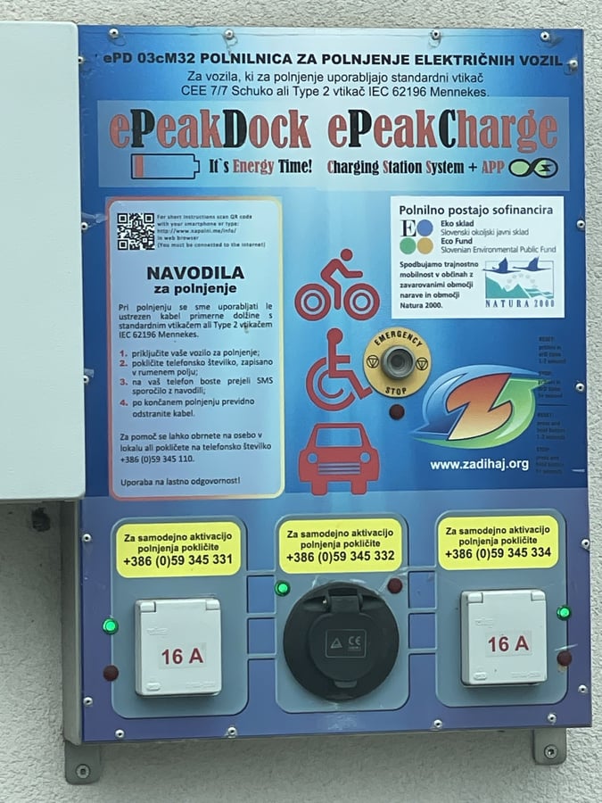 ePeakDock (nutný vlastní kabel)