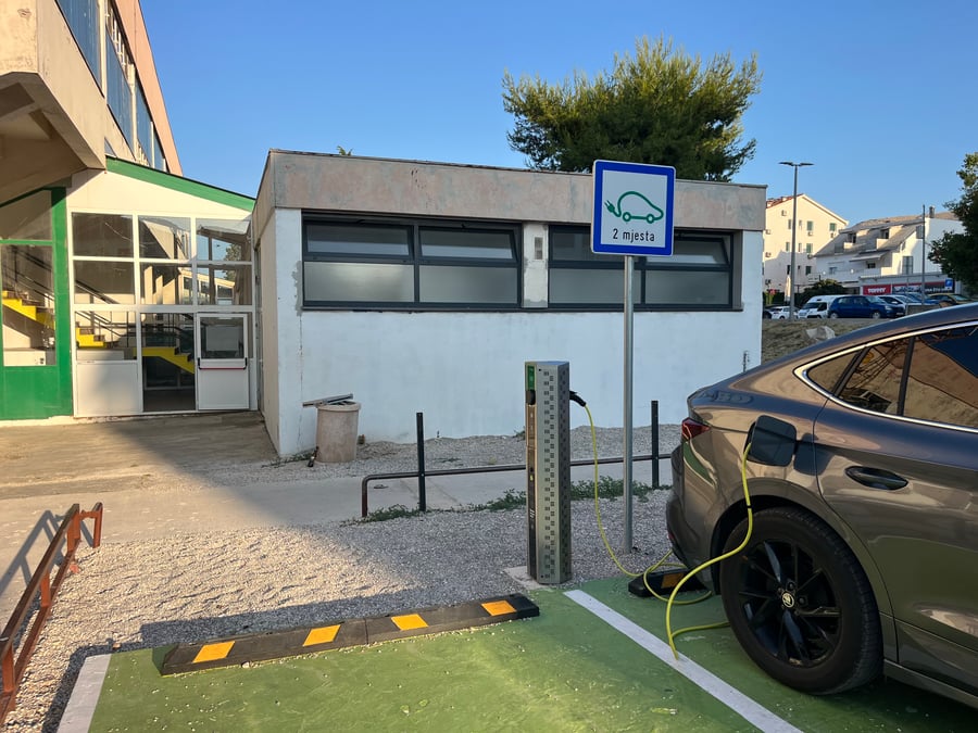 2x Type 2, 11 kW gratis