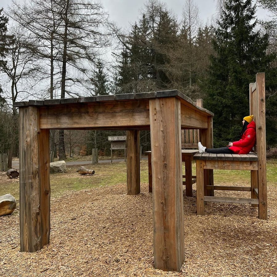 Obří stůl a židle, obora sv. Linhart