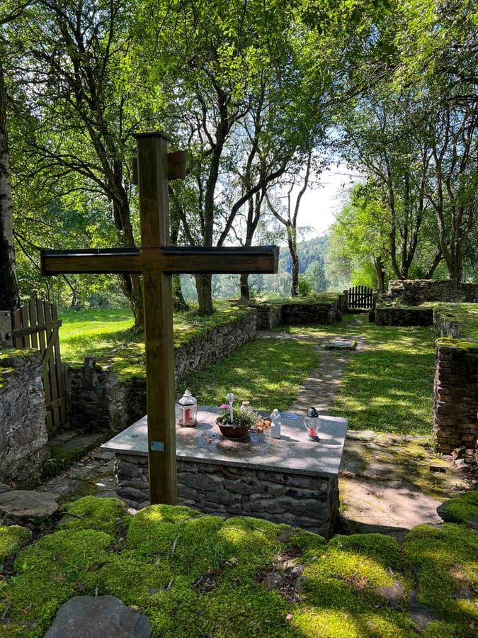 Pozůstatky kostela sv. Jana Křtitele, Pleš