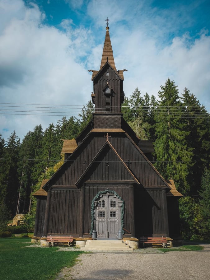 Kostel sv. Bedřicha, Bílá