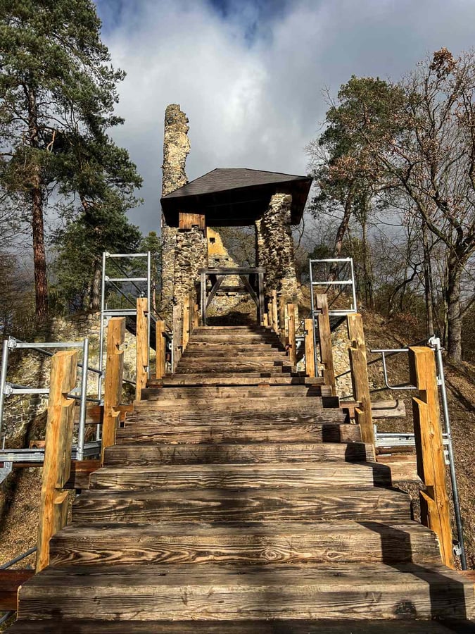 Zřícenina hradu Zlenice (Hláska)
