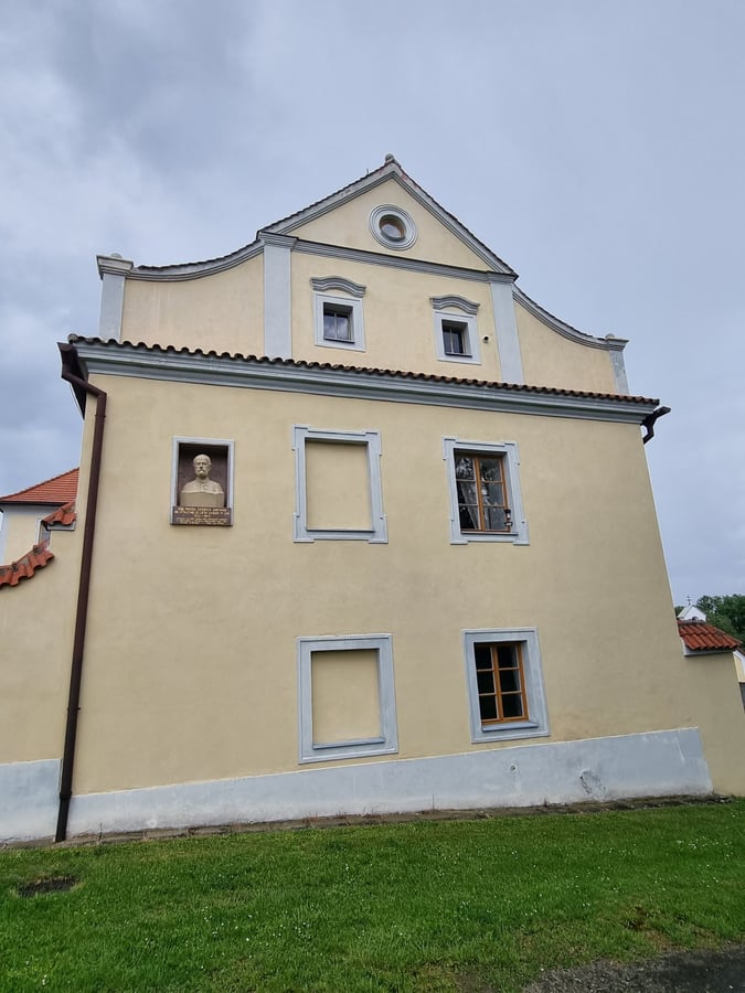 Zámek Růžkovy Lhotice