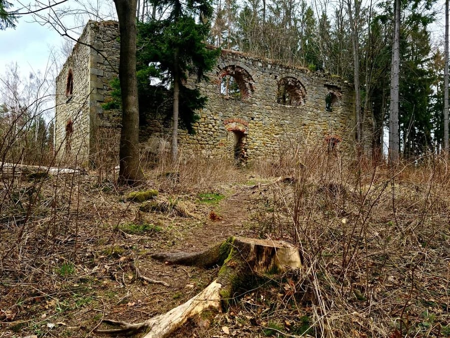 Zřícenina kostela Panny Marie