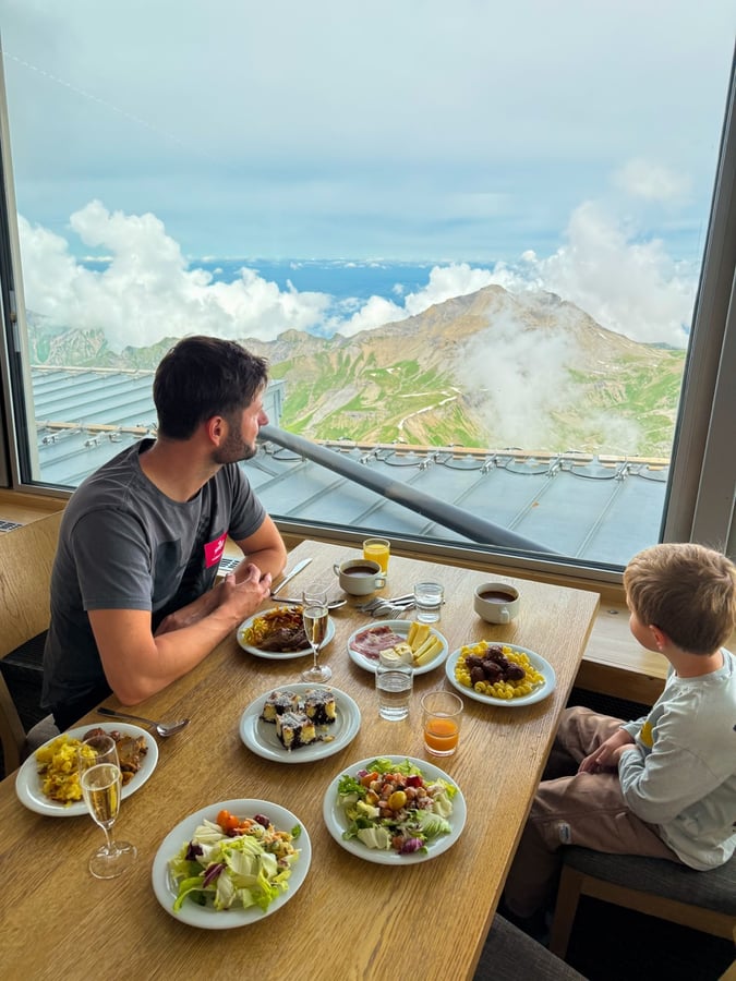 Otočná restaurace Schilthorn Piz Gloria 360°