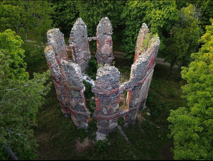 Zřícenina zámečku Moříčov