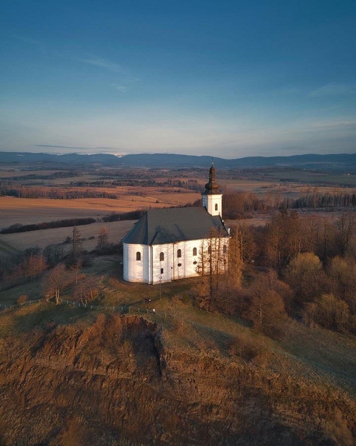 Kostel Panny Marie Pomocné, Uhlířský vrch