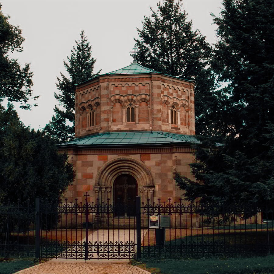 Hrobka sv. Kříže (Harrachovská hrobka)