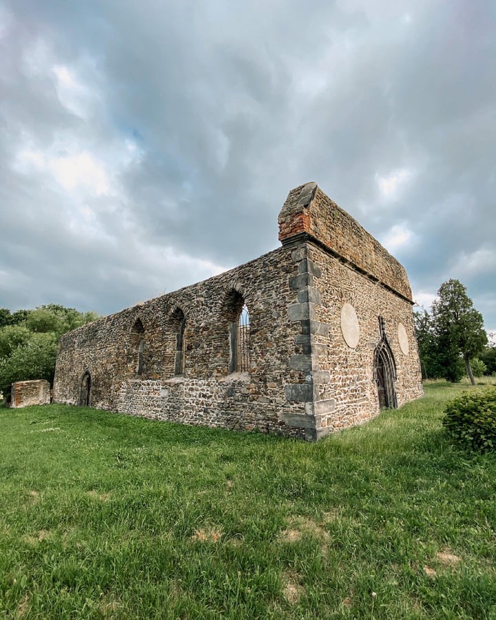 Zřícenina kostela sv. Prokopa