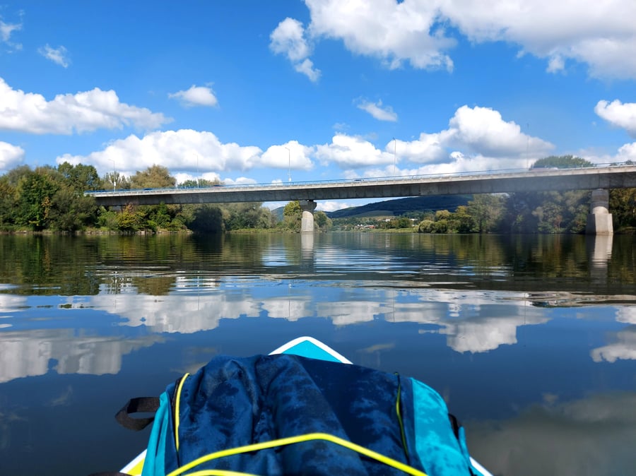 Váh pod dialničným privádzačom. 