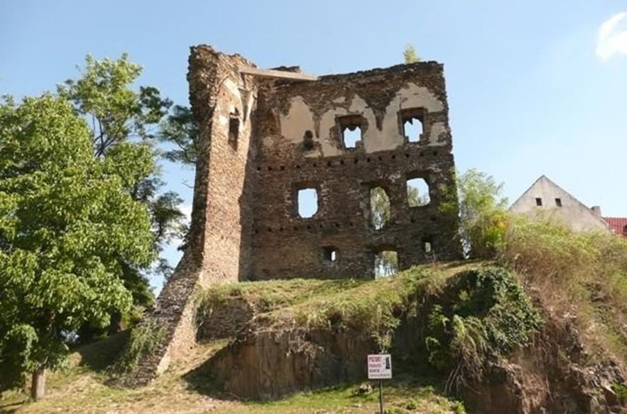 zřícenina Říčanského hradu