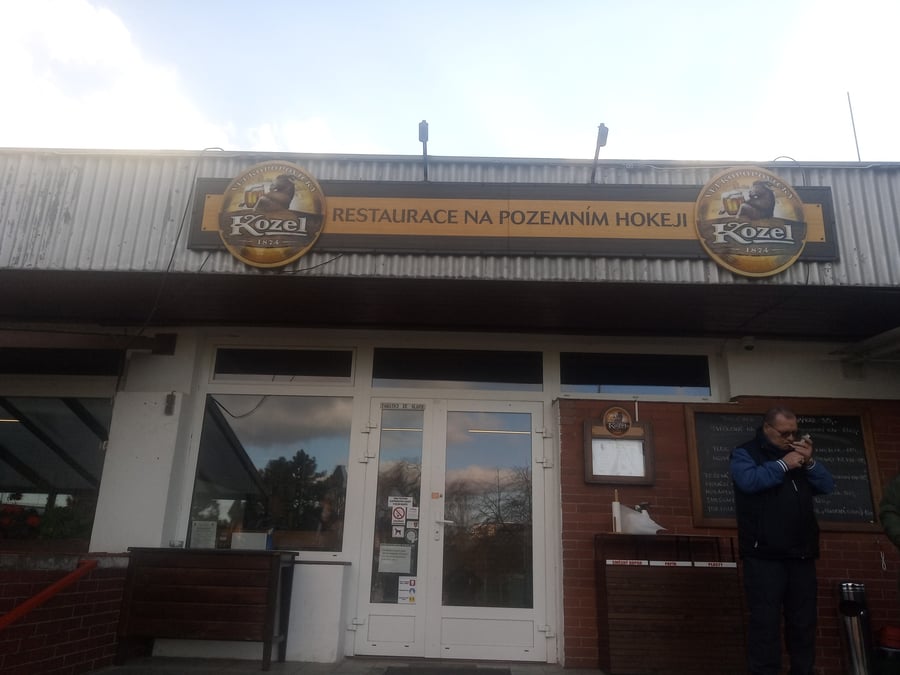 Restaurace na pozemním hokeji