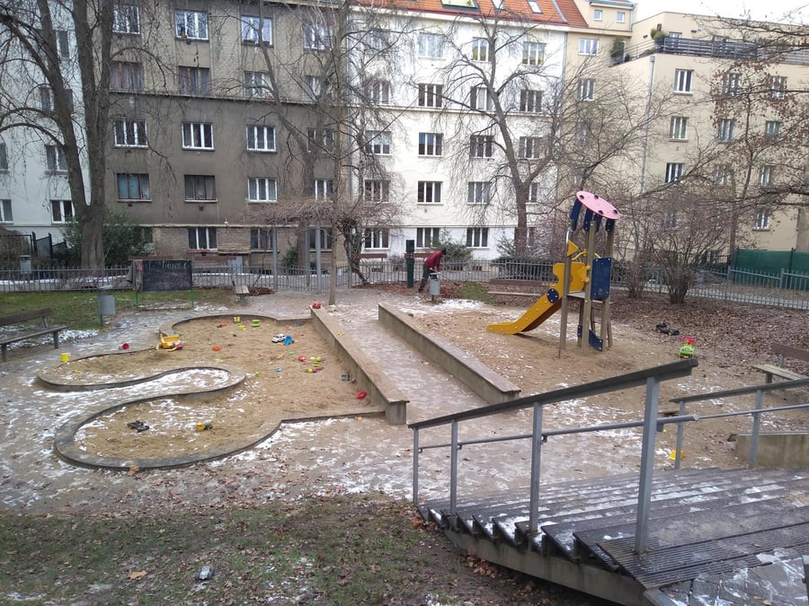 hřiště a vnitroblok Radhošťská 