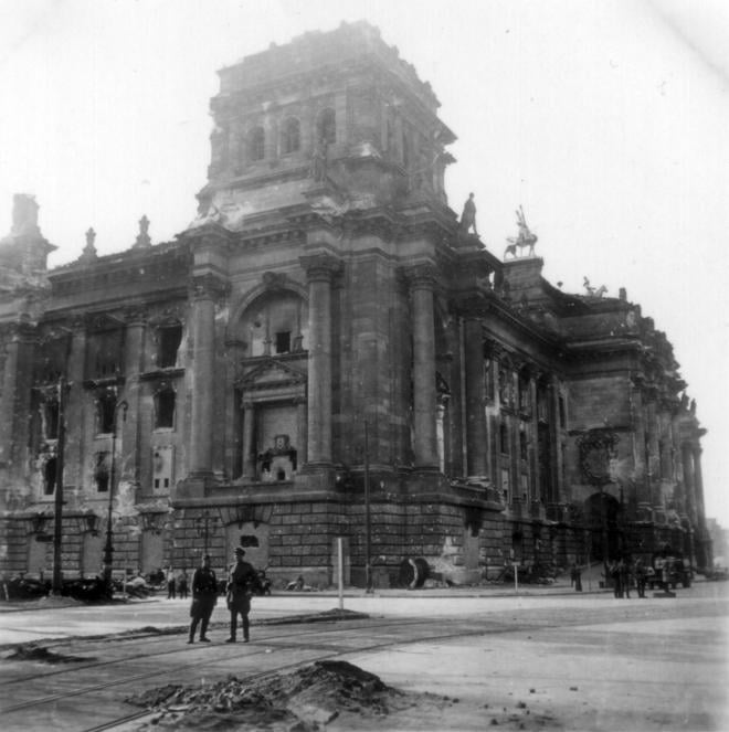 Soviet Officer and Soldier standing in front of the Reichstag
