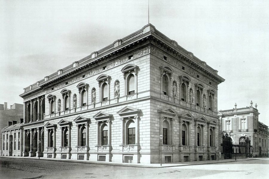 Palais Borsig on the corner of Voßstraße and Wilhelmstraße