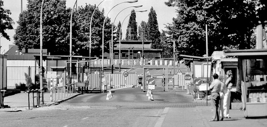 Berlin Wall Border Crossing in Bornholmer Straße / Bösebrücke