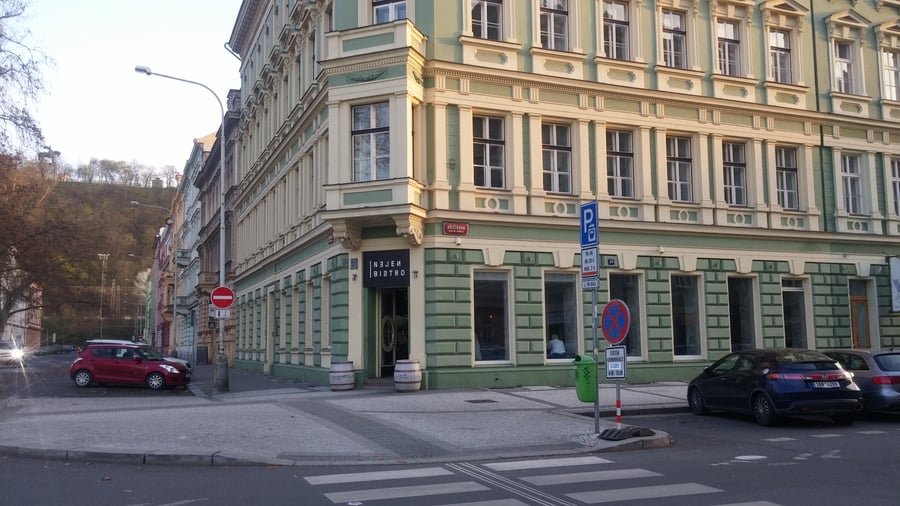 NEJENBISTRO