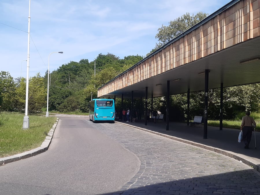 Roztyly, stanice metra C a autobusový terminál MHD a linkových meziměstských a mezinárodních linek