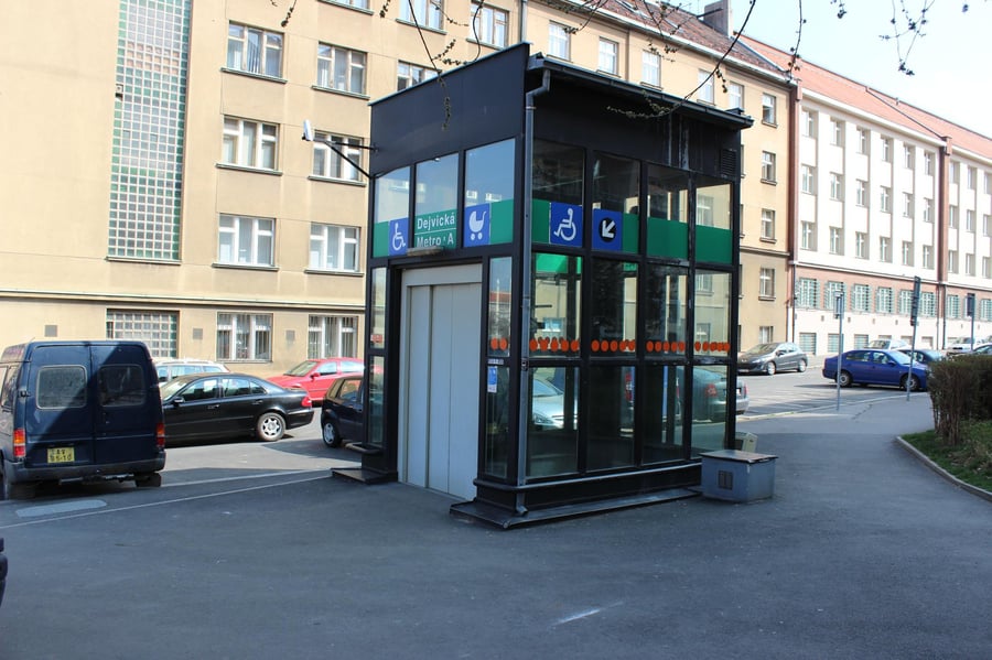 Dejvická (Vítězné náměstí) metro trasa A