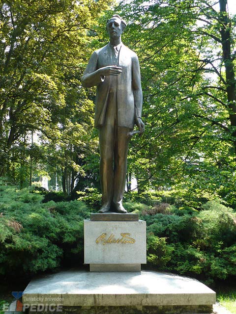 Pomník Bohuslava Martinů