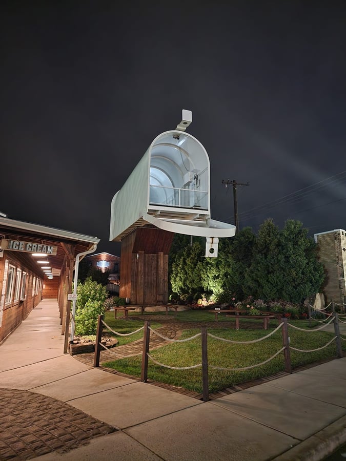 Worlds Largest Mailbox IL