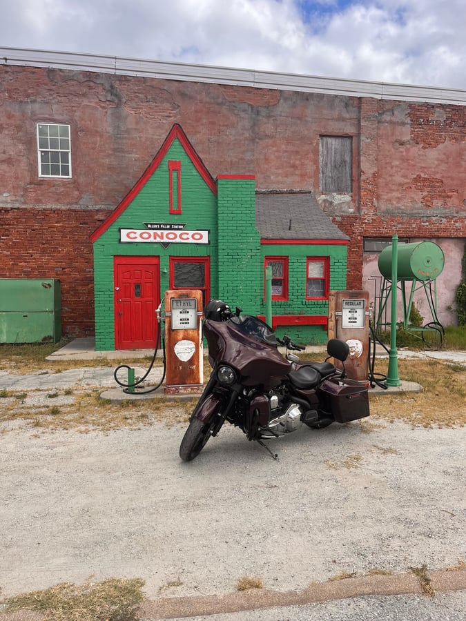 Historic Route 66 - Allen's Conoco Fillin' Station OK