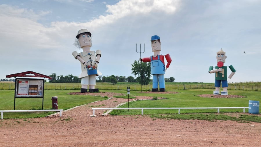 Enchanted Highway Tin Family ND