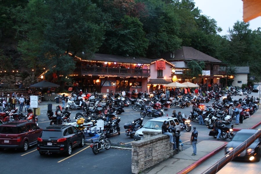 Pied Piper Pub & Inn and The Cat House Lounge AR