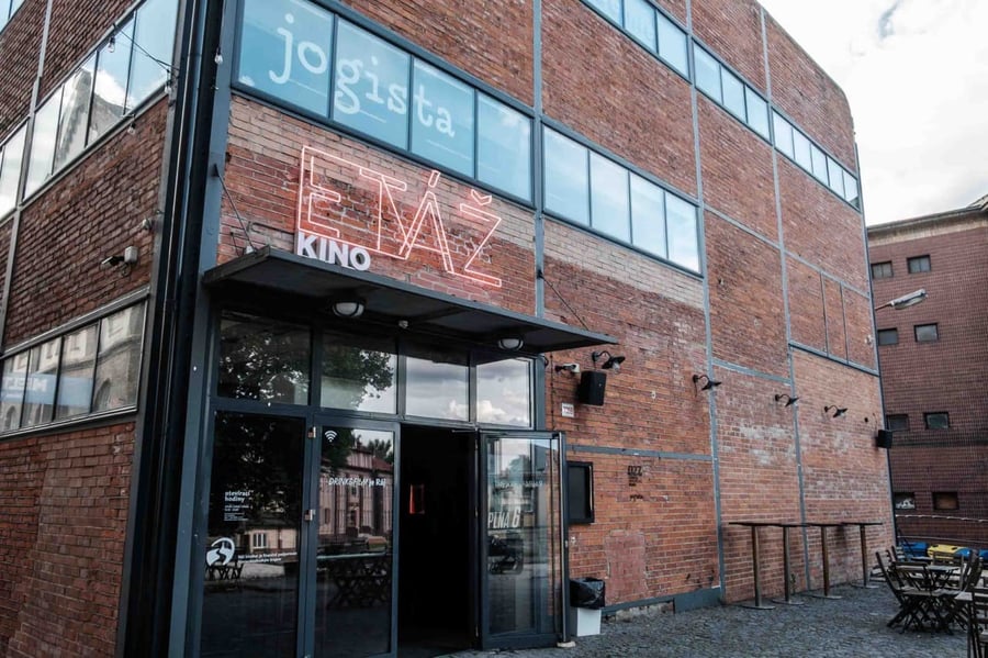 Kavárna a kino ETÁŽ